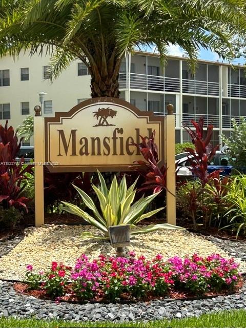 Very well-maintained unit at Century Village Boca Raton, a 55+ Community.
New flooring, freshly painted.
Screened balcony.
Century Village offers amazing amenities: Theatre, Clubhouse, Bus Service, Several Pools, SPA, Tennis, Fitness Club and many more.
Ready to move-in!