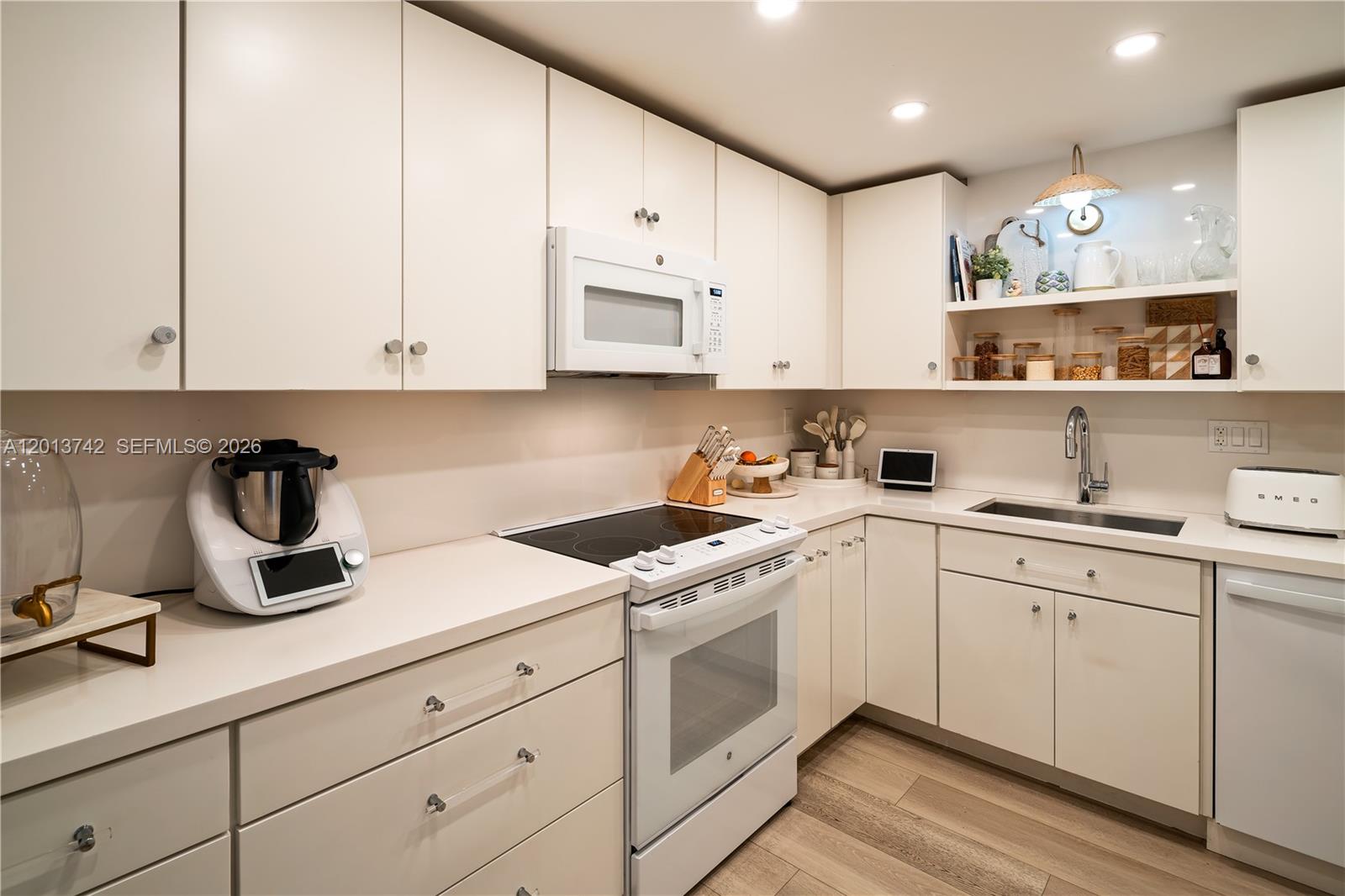 CAPE FLORIDA CLUB CONDO P - Residential Lease