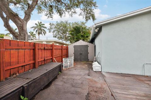 Single Family Residence in Hollywood FL 5511 Mckinley St St 32.jpg