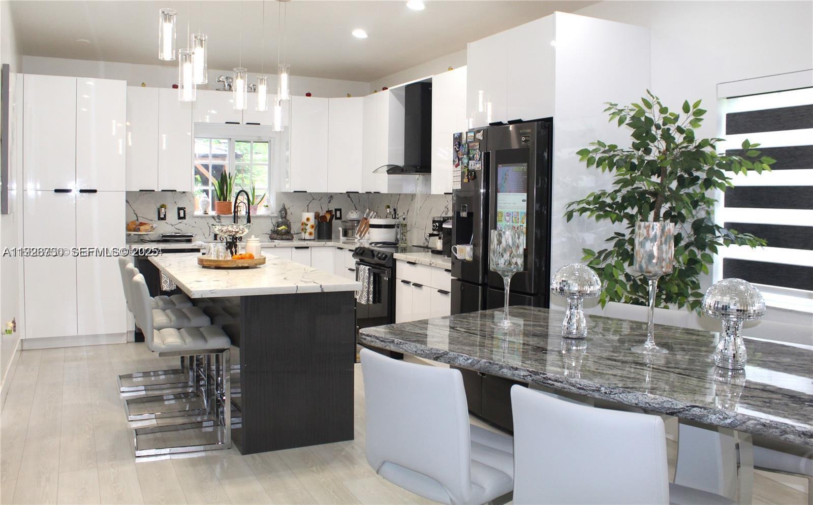 View photos, virtual tours, details... 1209 NE 32nd Ave