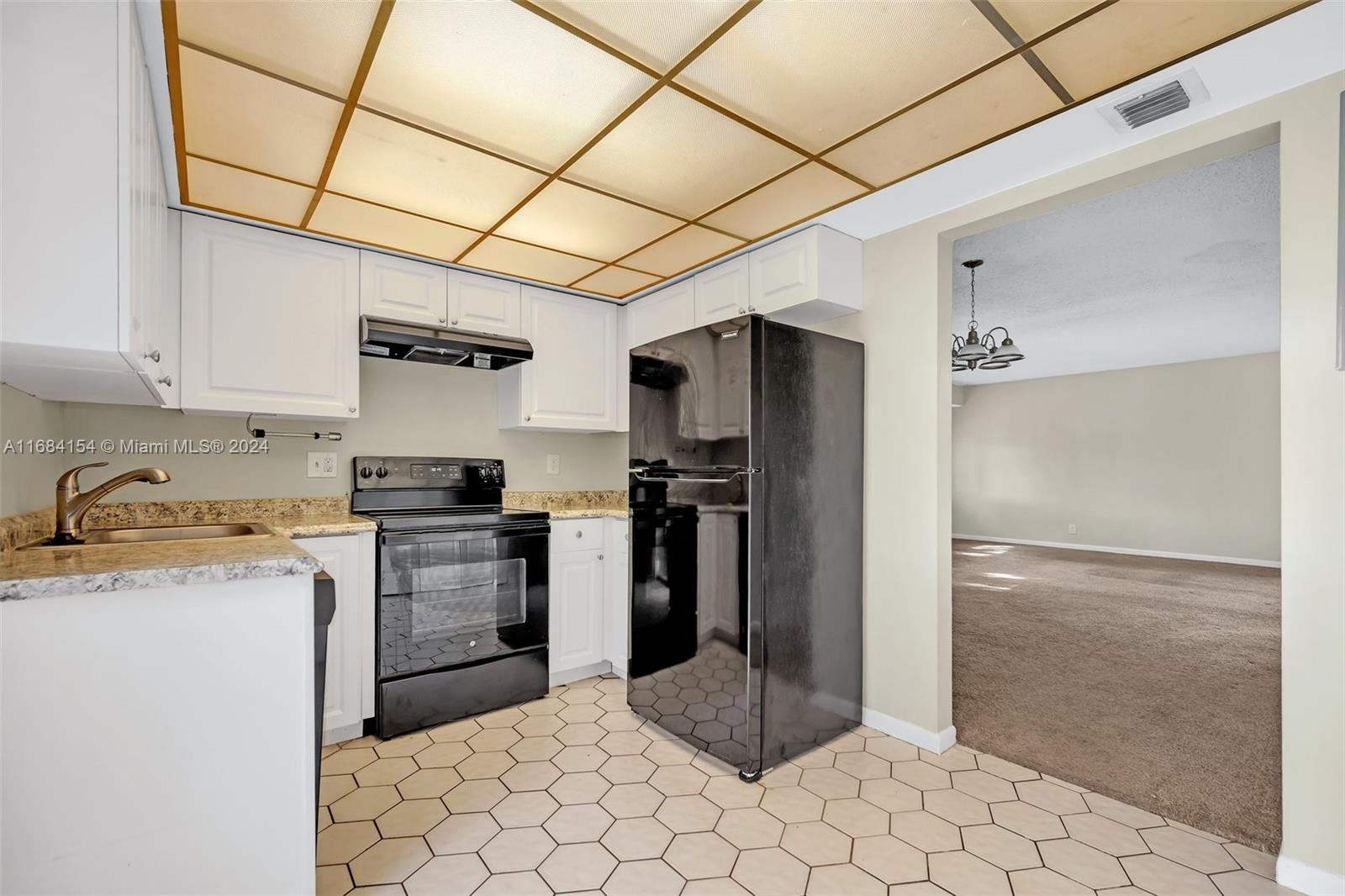 WIMBLEDON AT JACARANDA CO - Residential