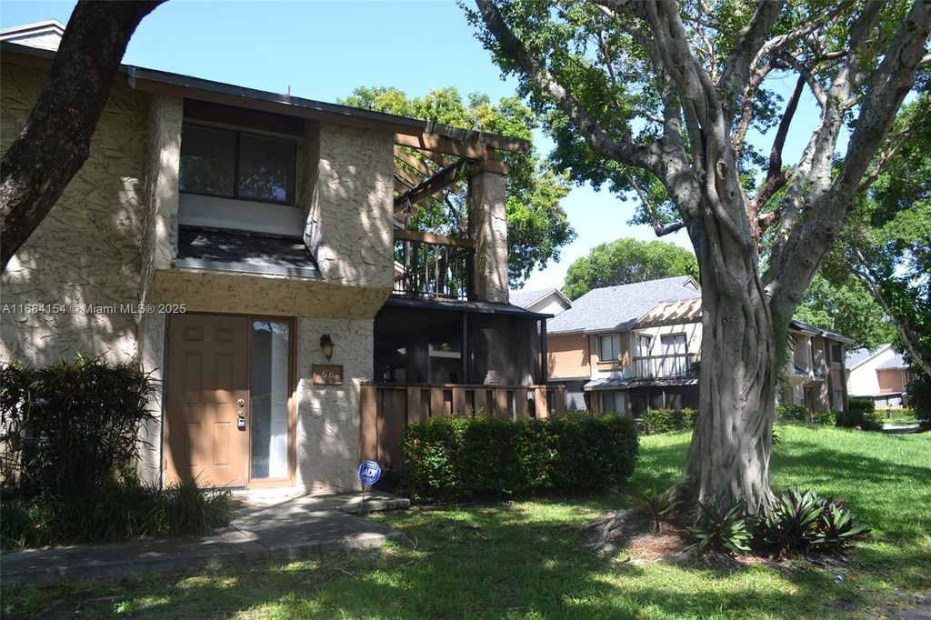 Photo of 66 Wimbledon Lake Dr, Plantation, FL 33324 (MLS # A11684154)