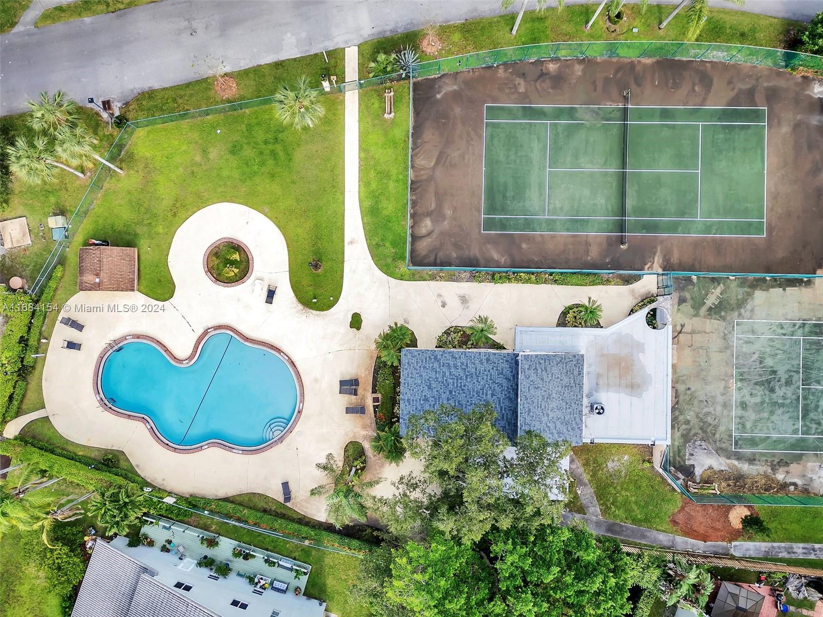 WIMBLEDON AT JACARANDA CO - Residential