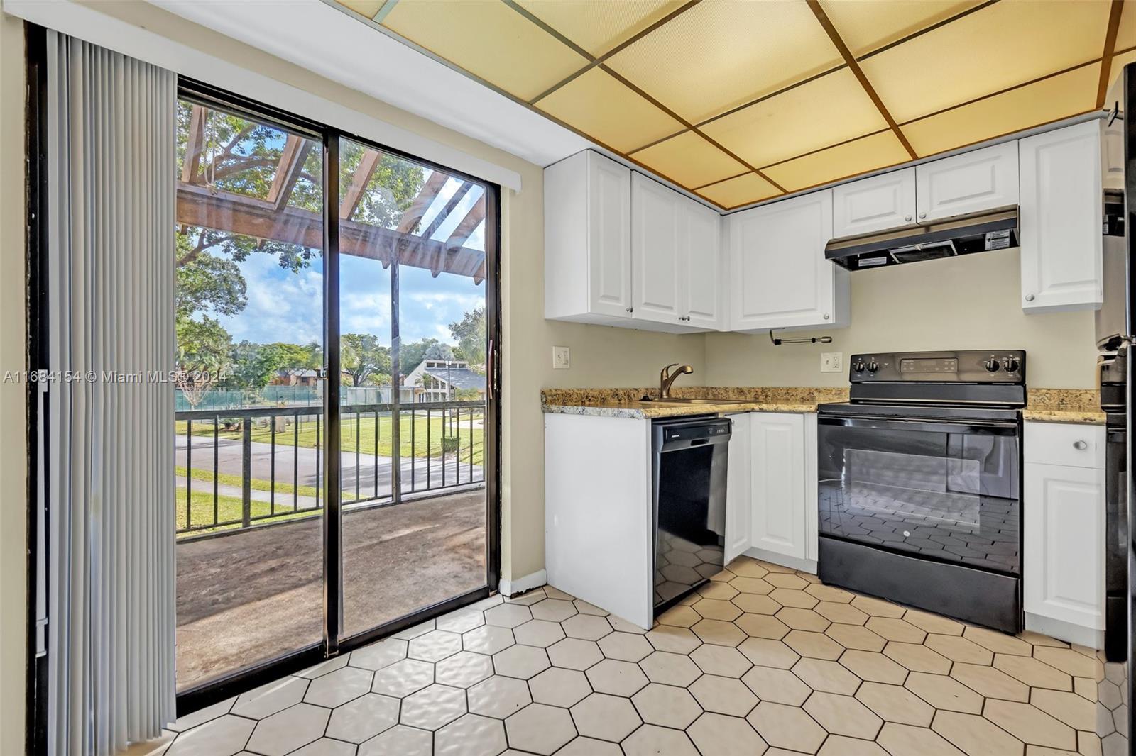 WIMBLEDON AT JACARANDA CO - Residential