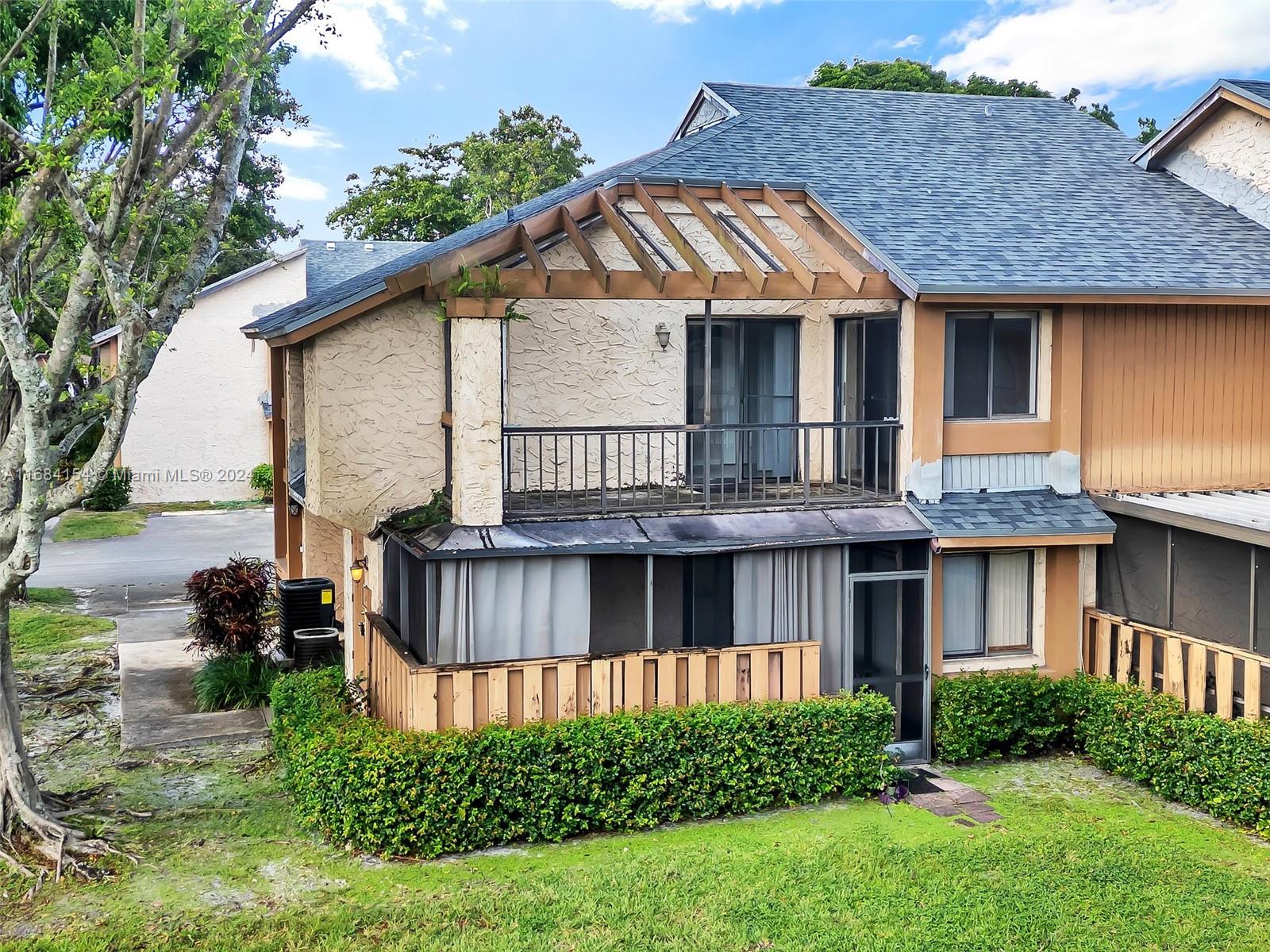 Property for Sale at 66 Wimbledon Lake Dr, Plantation, Miami-Dade County, Florida - Bedrooms: 3 
Bathrooms: 2  - $249,900
