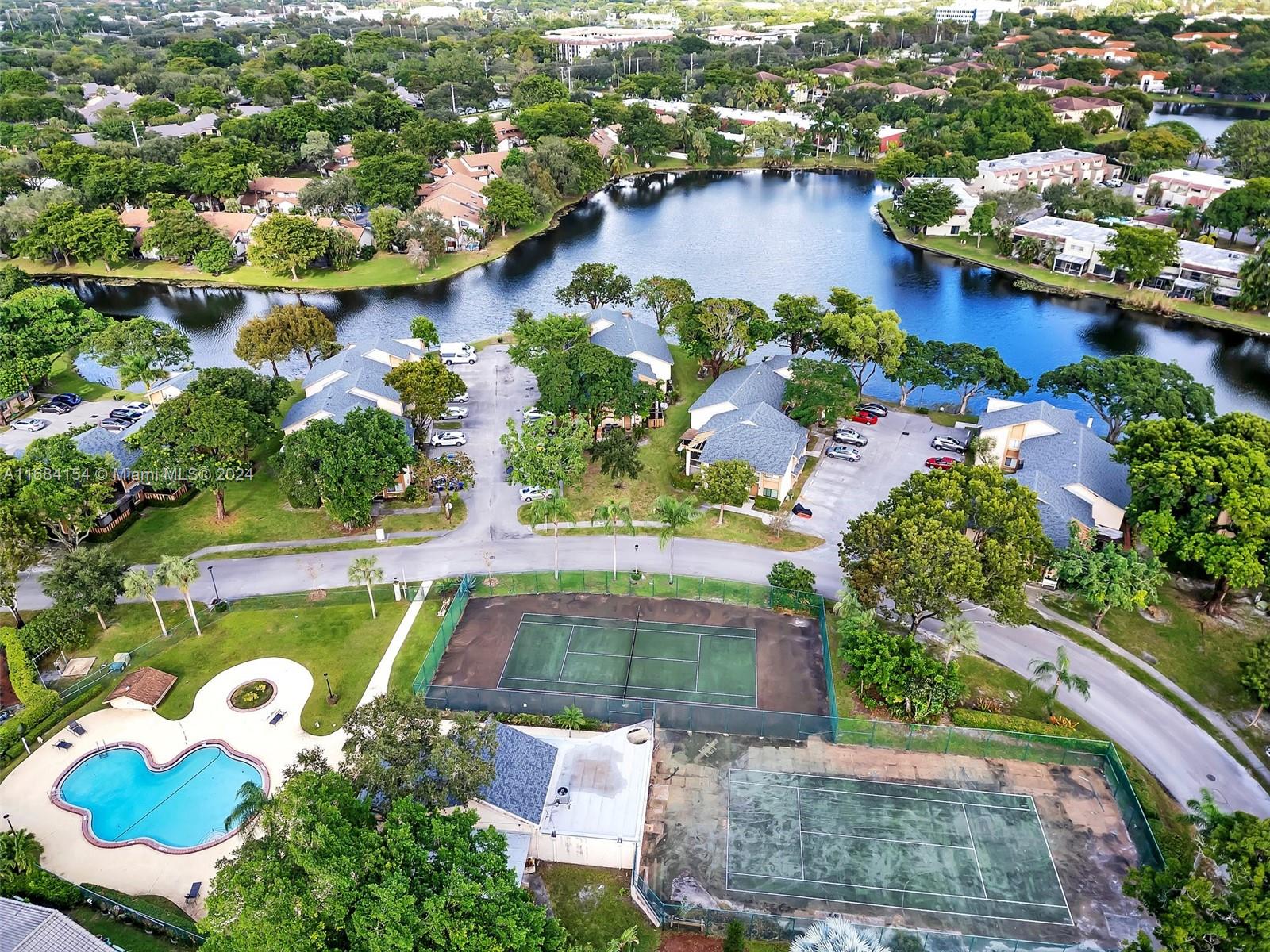 WIMBLEDON AT JACARANDA CO - Residential