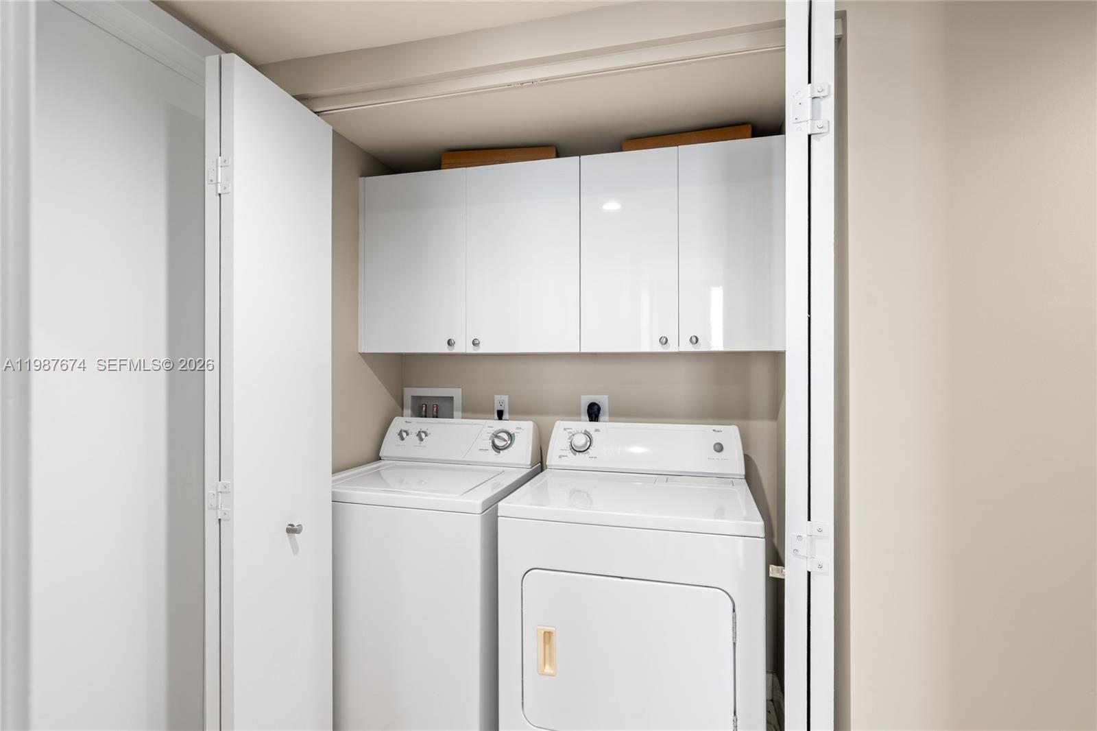 CARBONELL CONDO - Residential