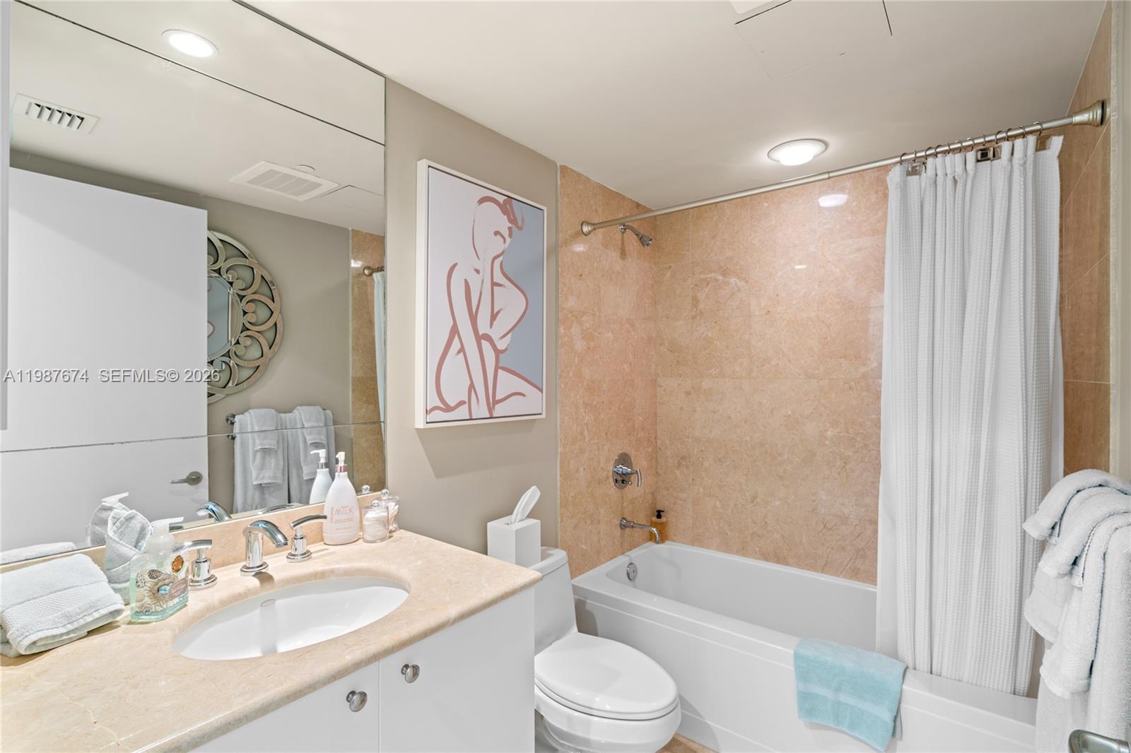 CARBONELL CONDO - Residential