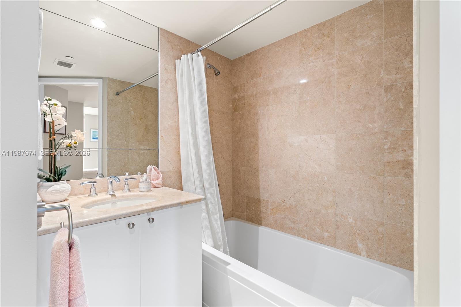 CARBONELL CONDO - Residential