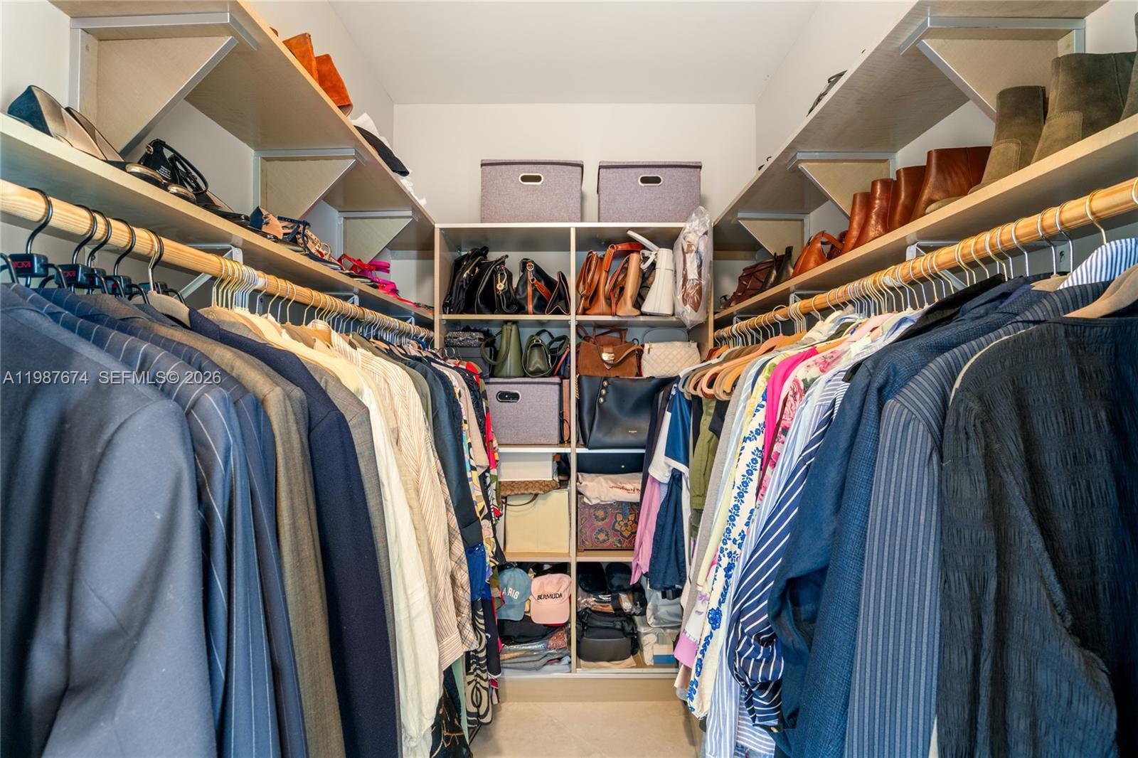 CARBONELL CONDO - Residential