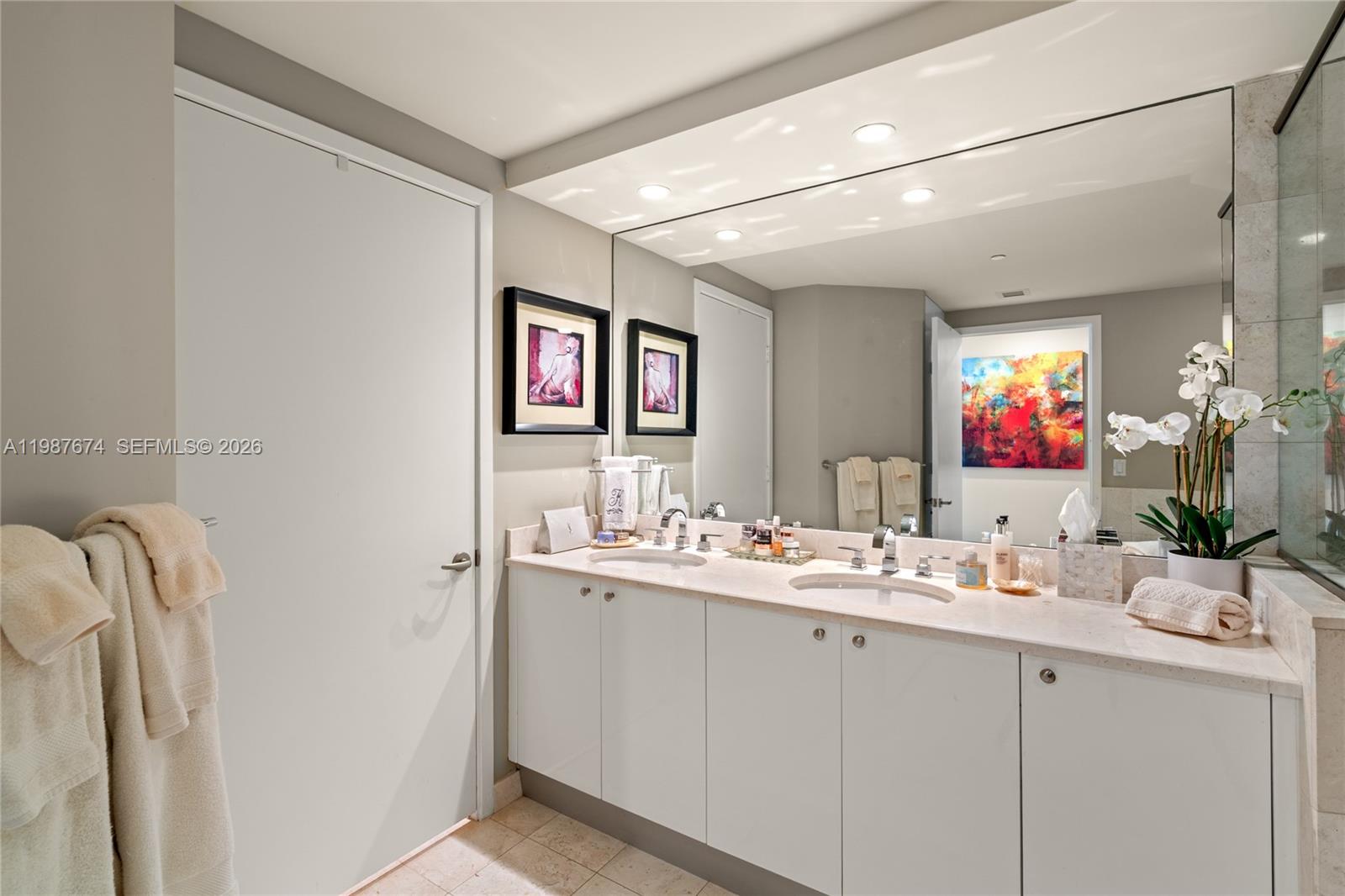 CARBONELL CONDO - Residential