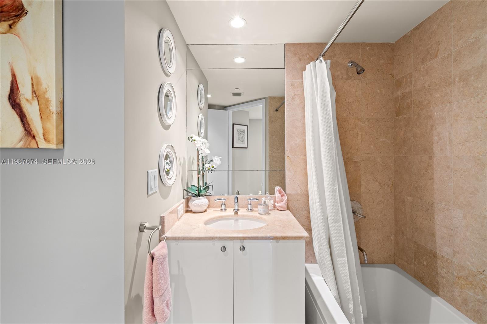 CARBONELL CONDO - Residential