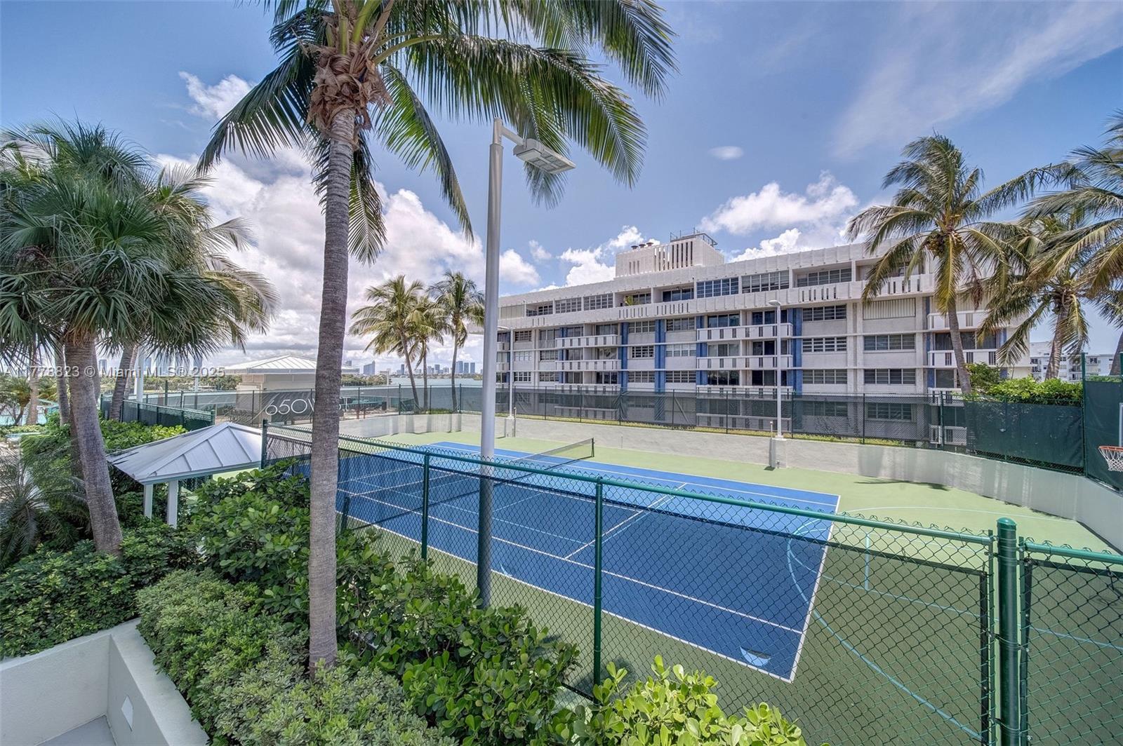 THE FLORIDIAN CONDO - Residential Lease