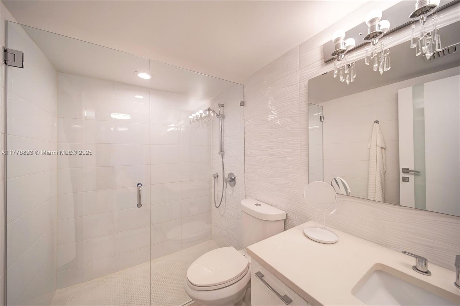 THE FLORIDIAN CONDO - Residential Lease