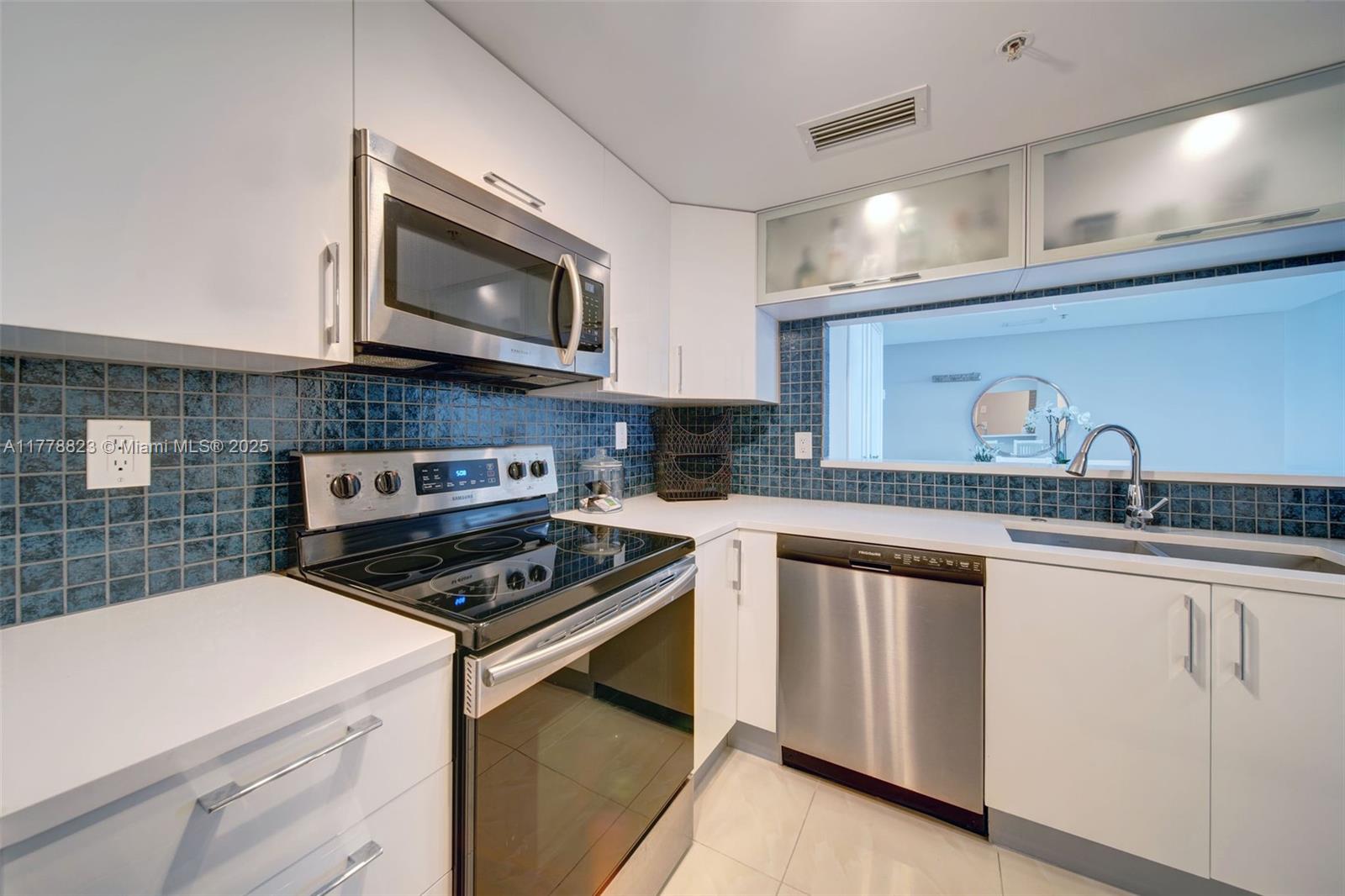 THE FLORIDIAN CONDO - Residential Lease