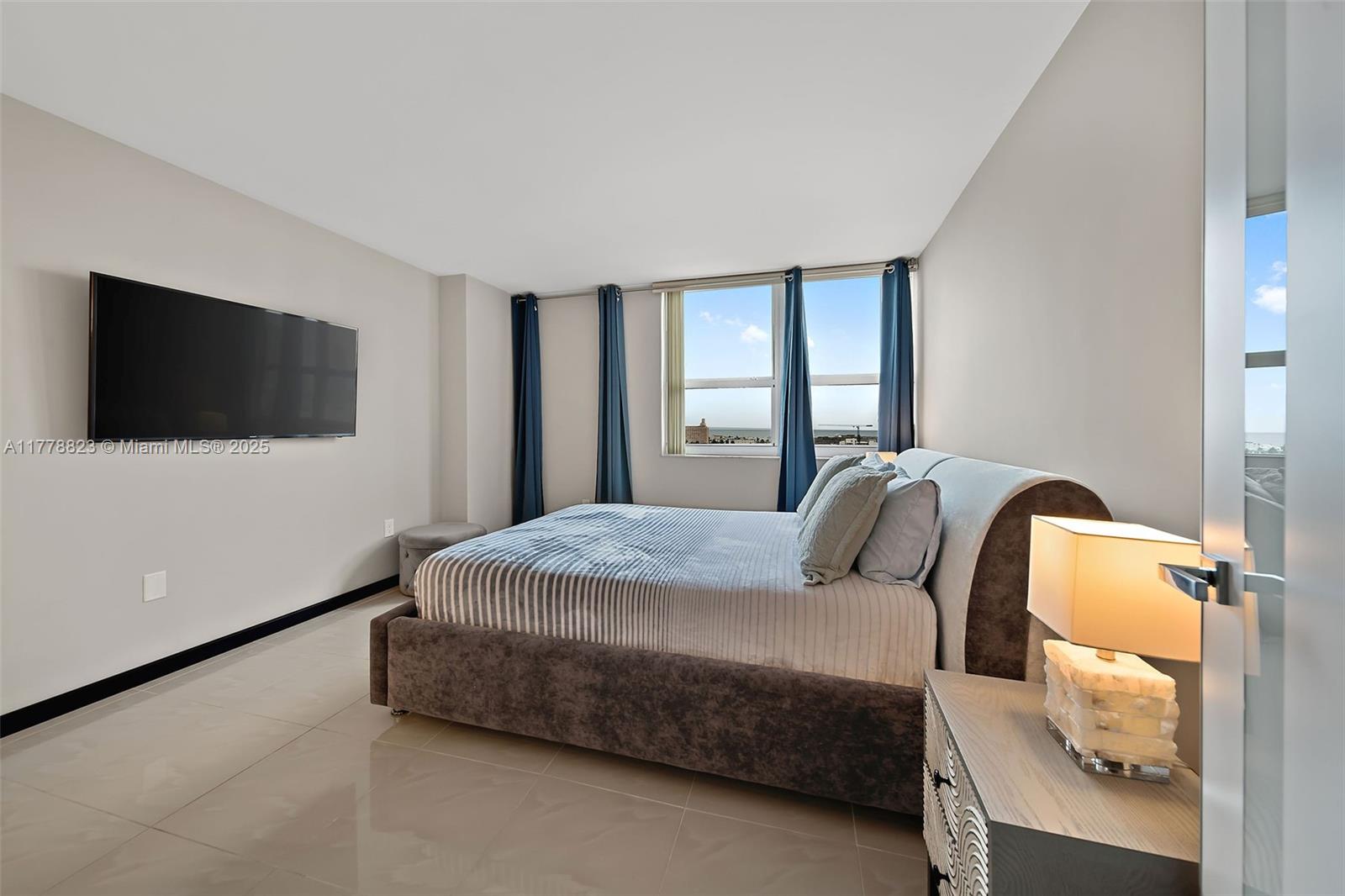 THE FLORIDIAN CONDO - Residential Lease