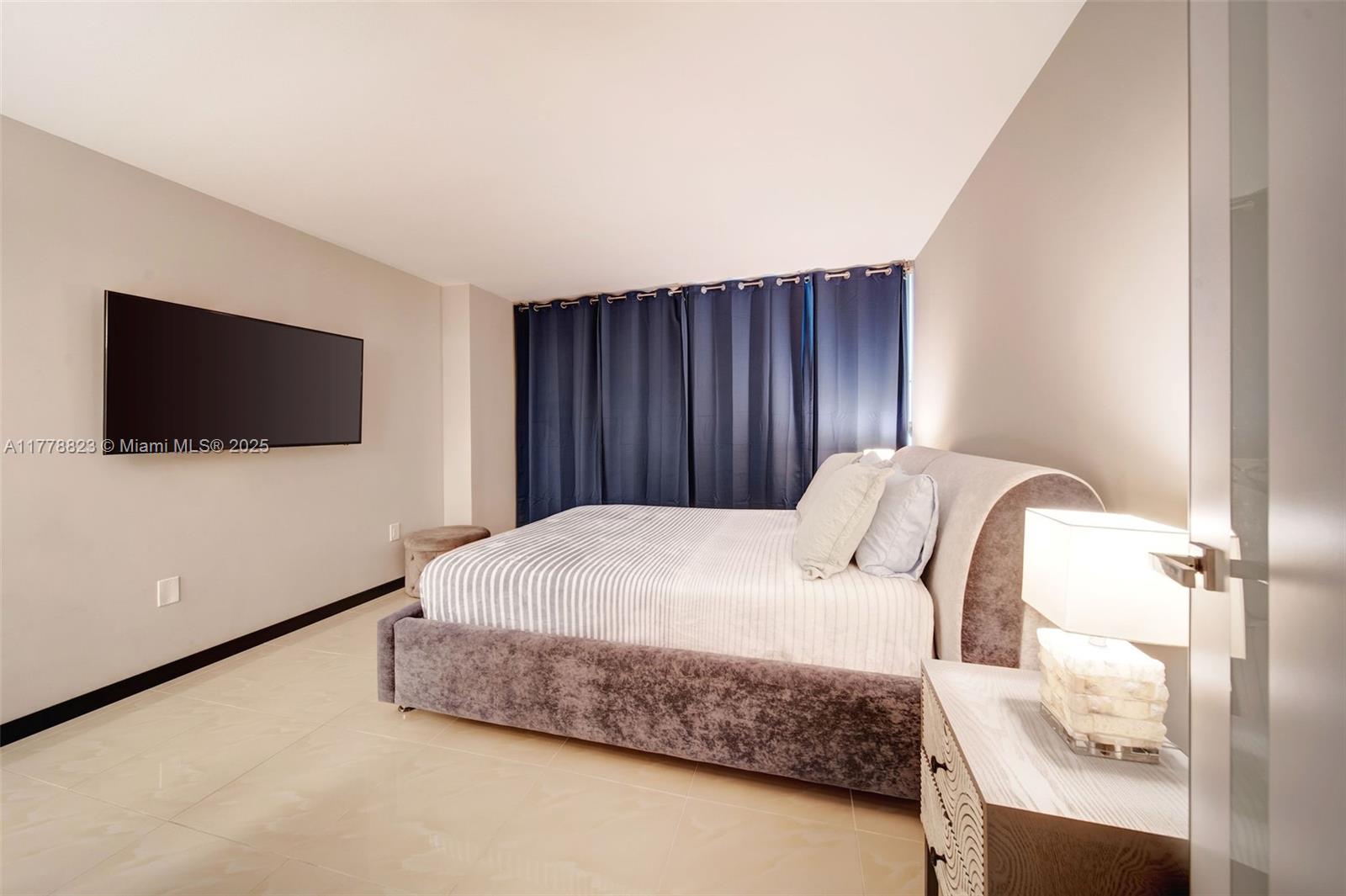 THE FLORIDIAN CONDO - Residential Lease