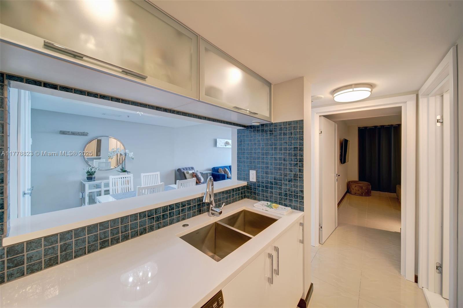THE FLORIDIAN CONDO - Residential Lease