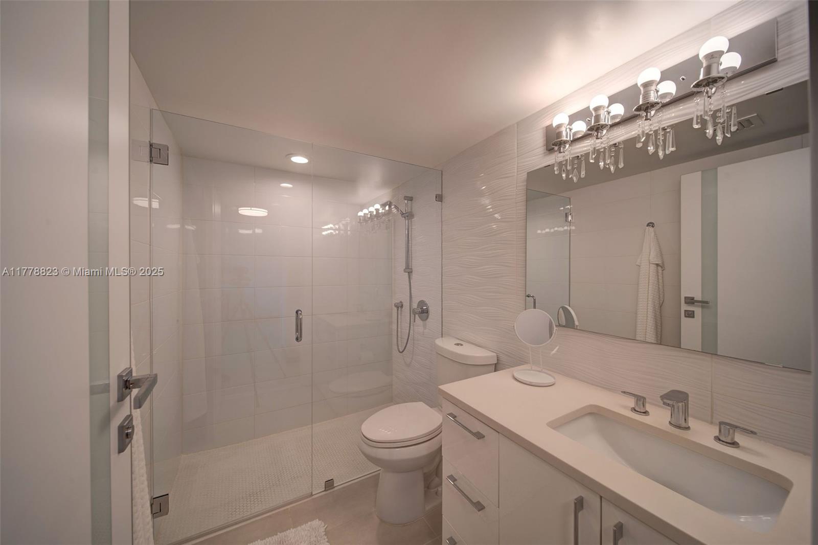 THE FLORIDIAN CONDO - Residential Lease