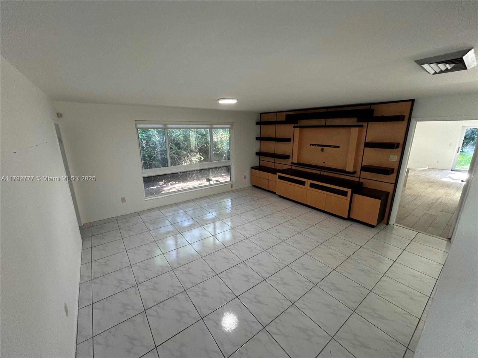 SKY LAKE - Residential