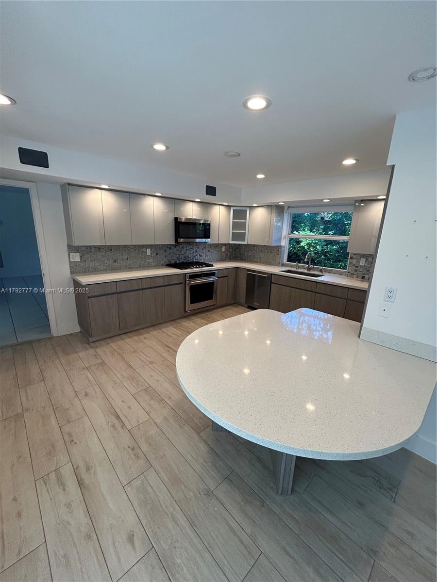 SKY LAKE - Residential