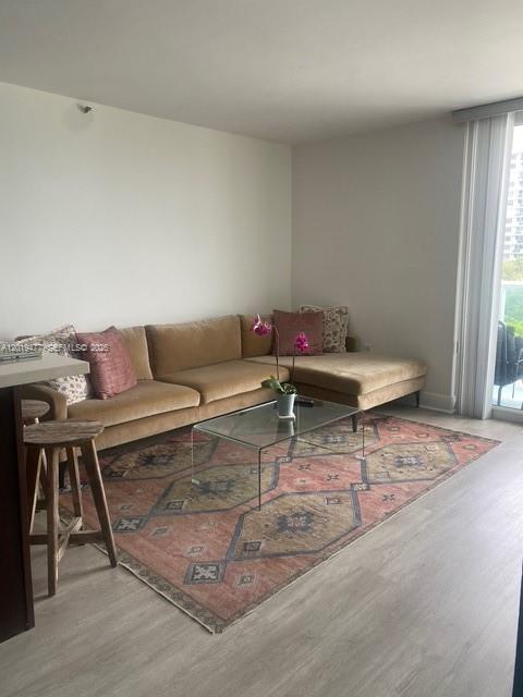 1035 West Ave 502