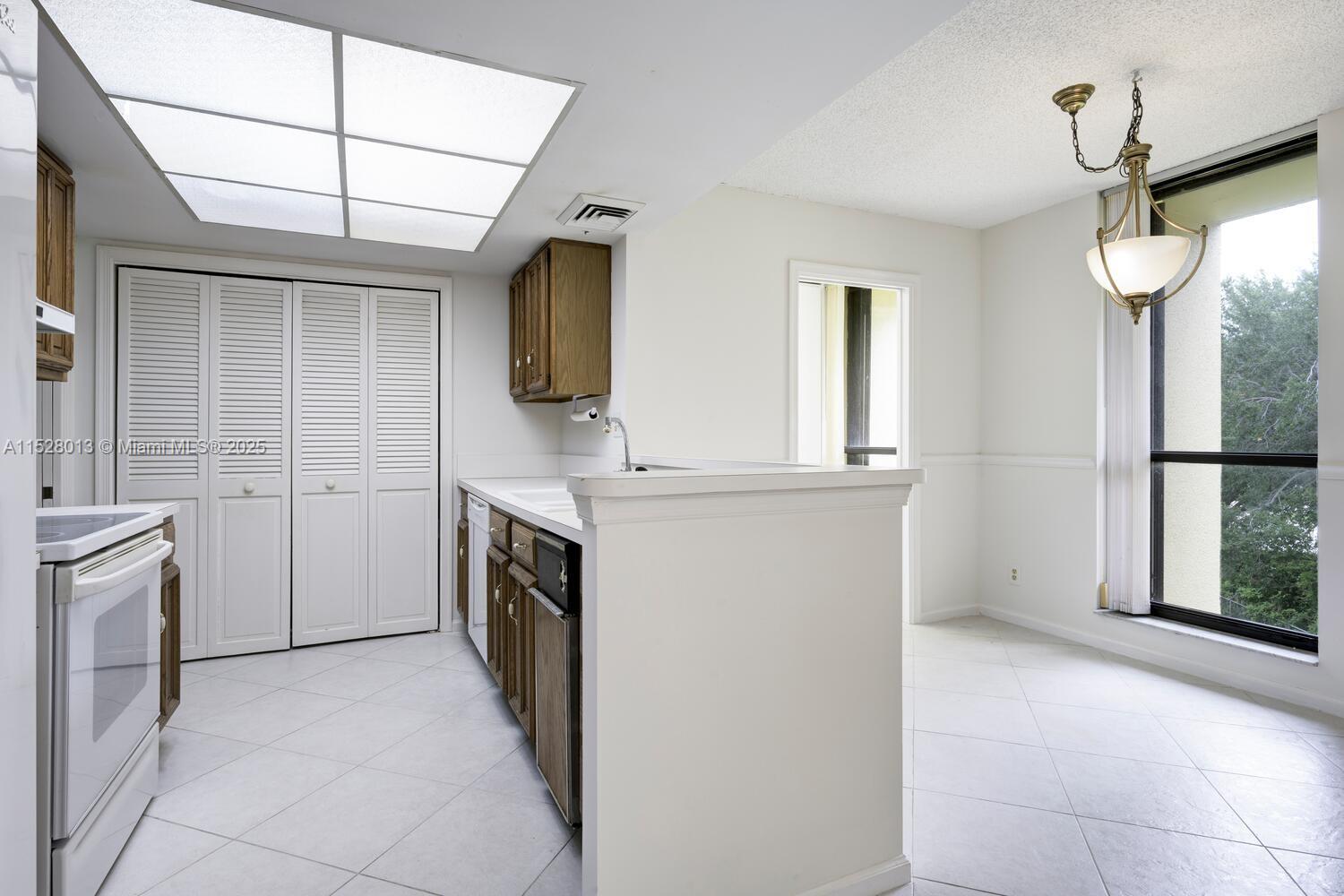 WOODLAND LAKES - Residential