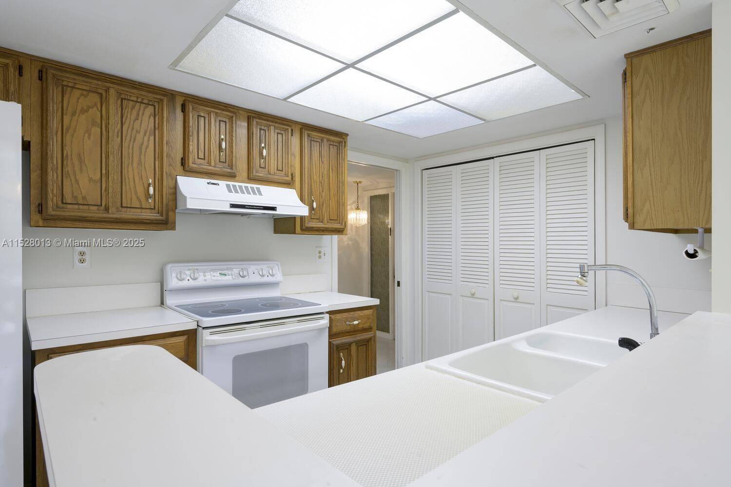 WOODLAND LAKES - Residential