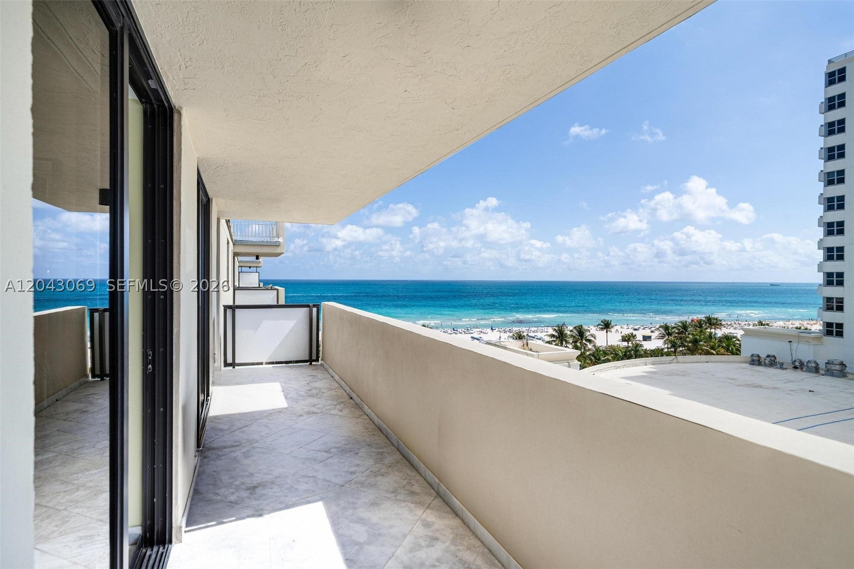 1623 Collins Ave PH1010