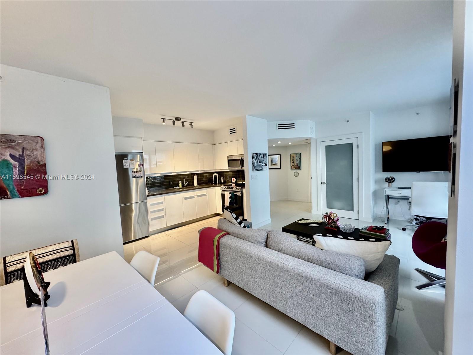 Photo 1 of 1330 West Ave 510, Miami Beach, Florida, $549,000, Web #: 11698545