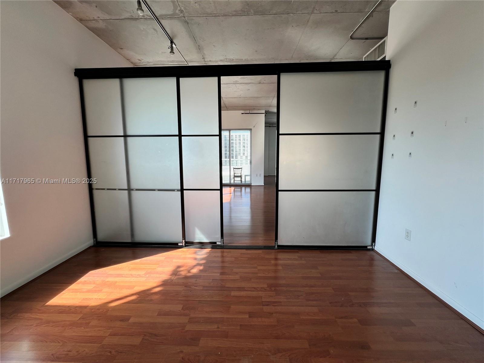 NEO CONDO - Residential