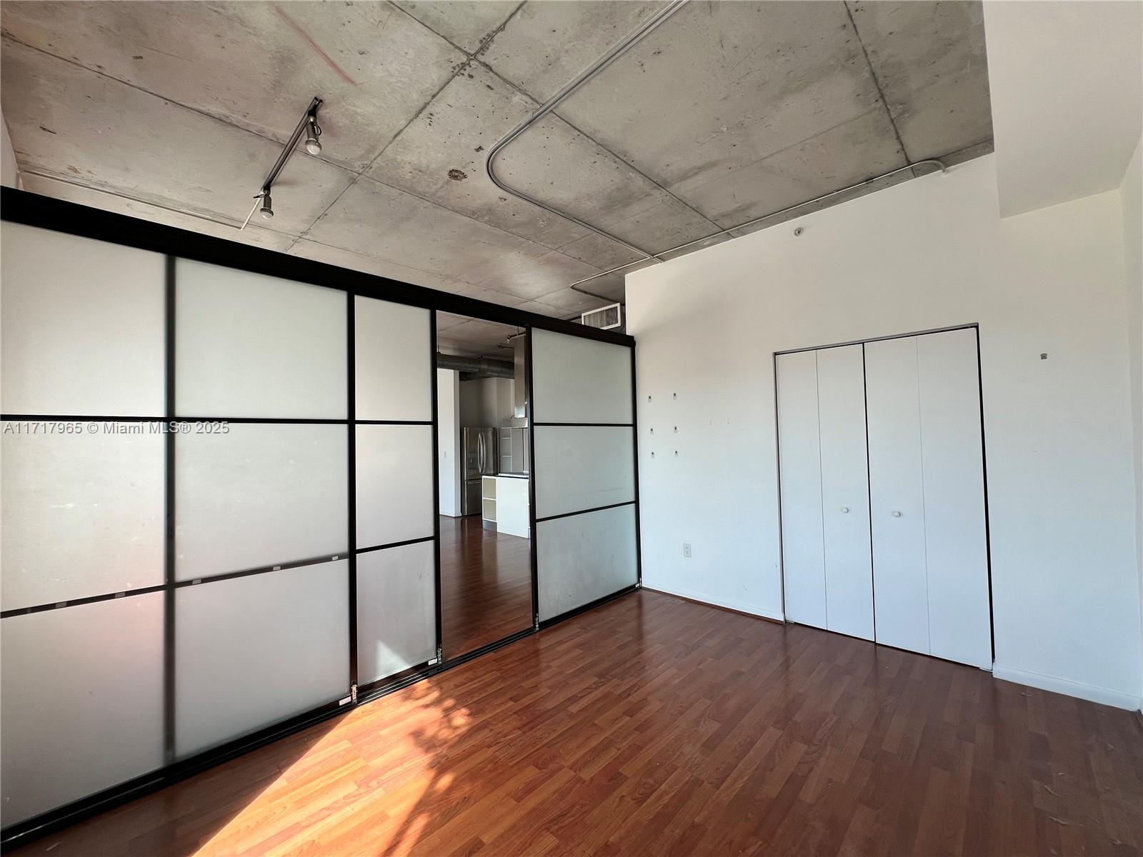 NEO CONDO - Residential