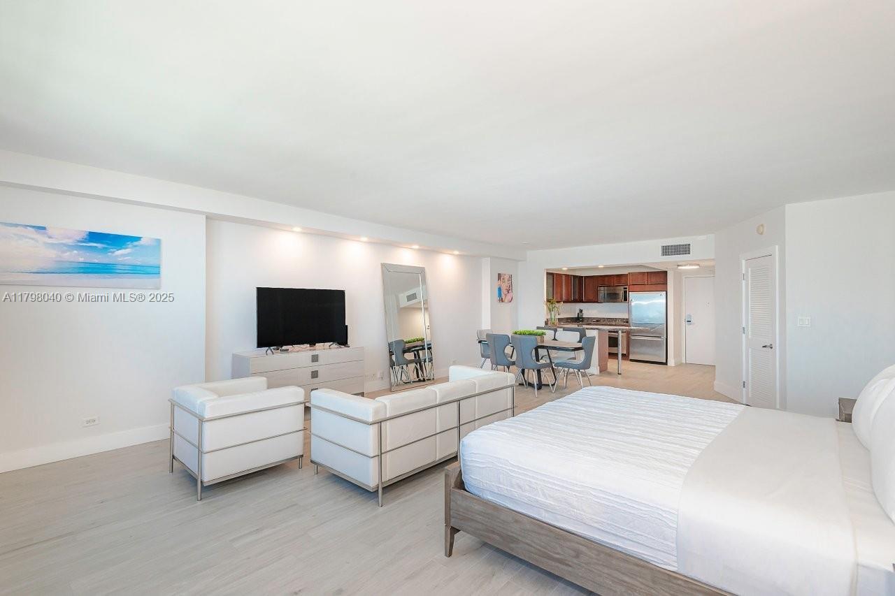 RONEY PALACE CONDO - Residential