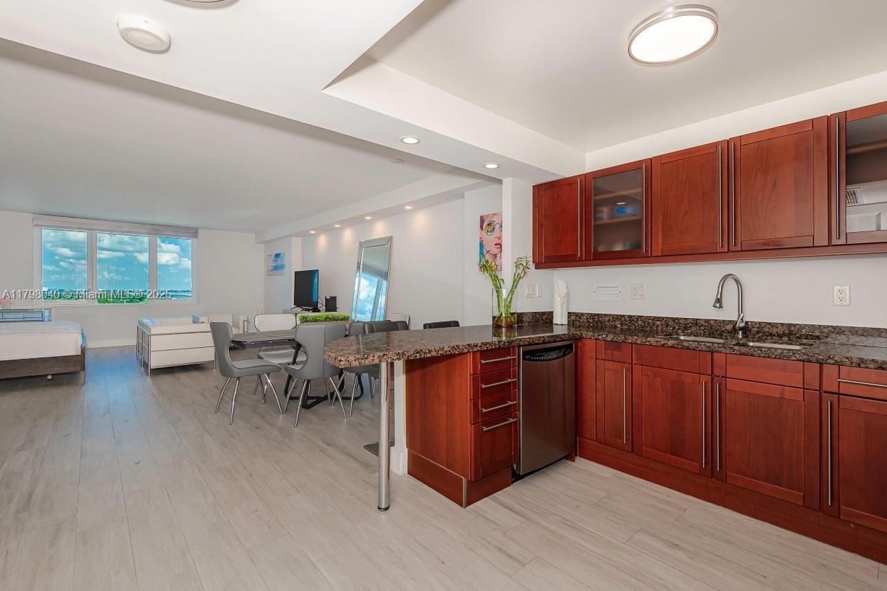 RONEY PALACE CONDO - Residential