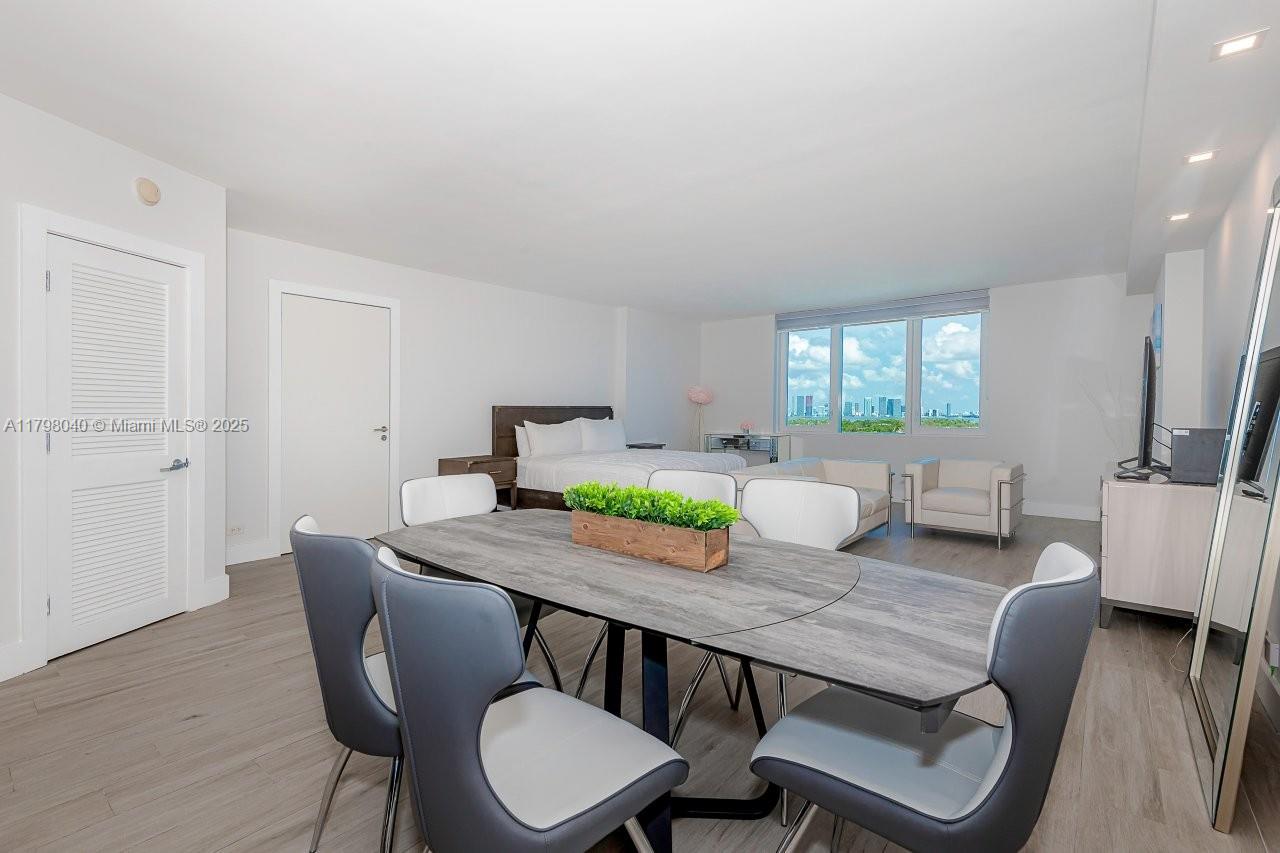 2301 Collins Ave 1531