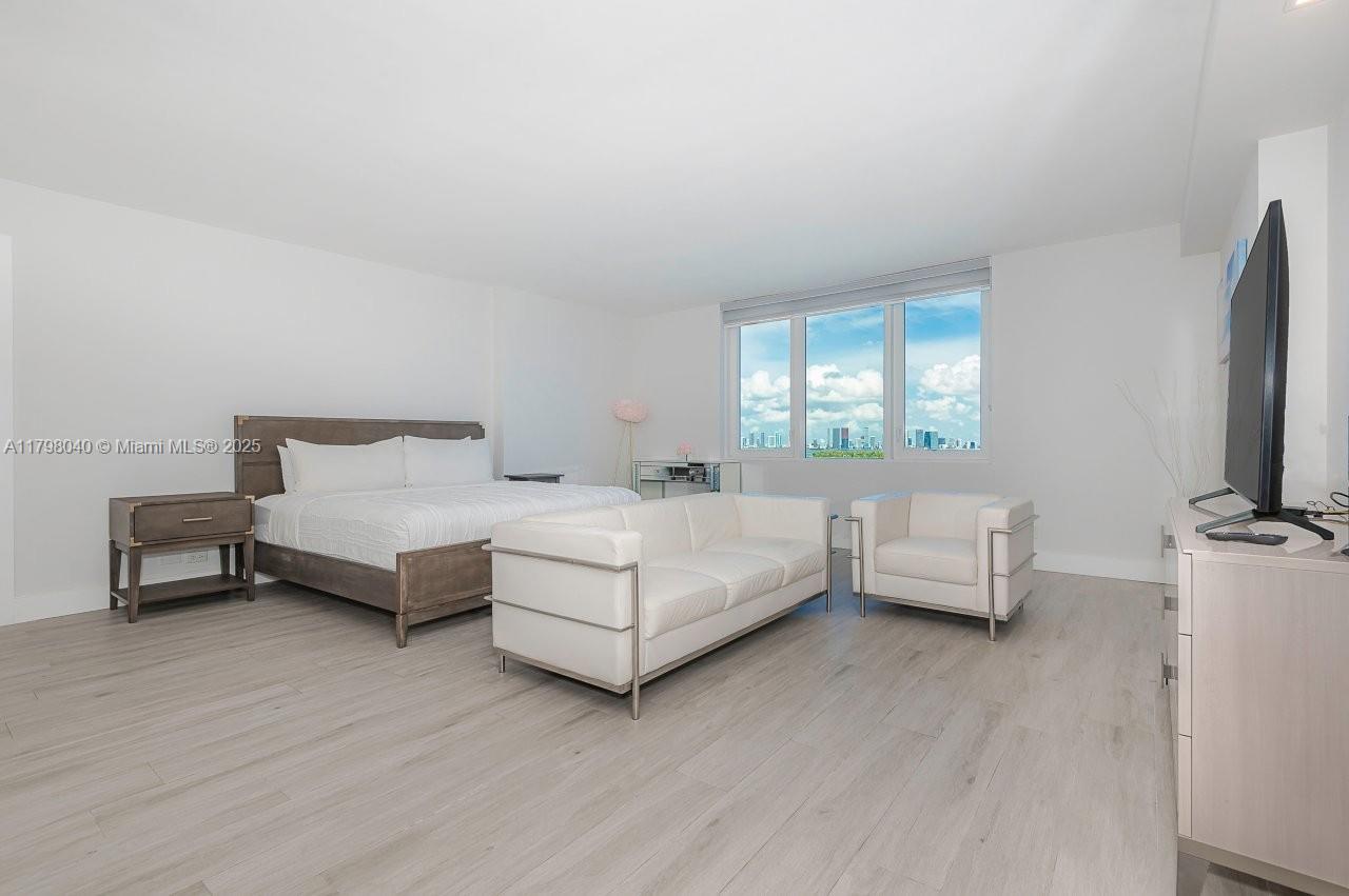 2301 Collins Ave 1531
