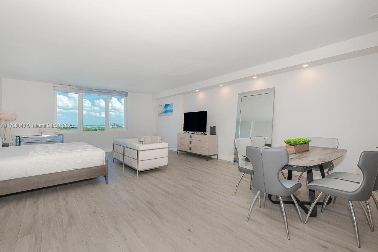 2301 Collins Ave 1531