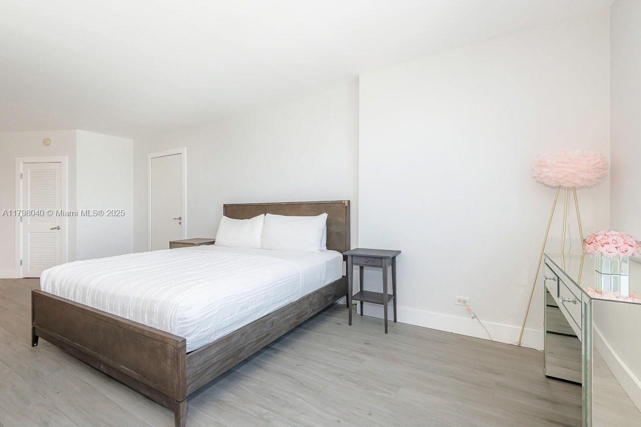 RONEY PALACE CONDO - Residential