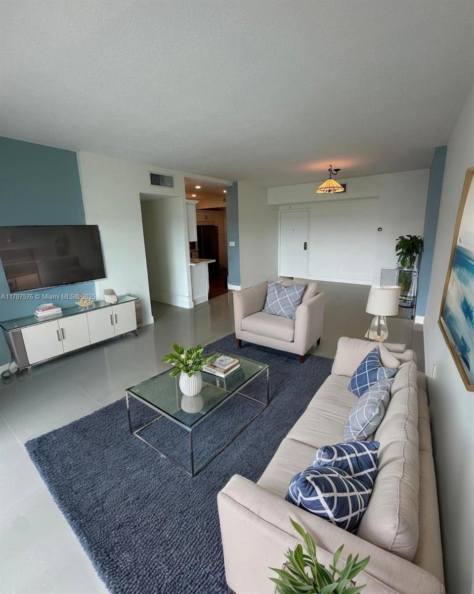 HILLCREST EAST NO 24 COND - Residential