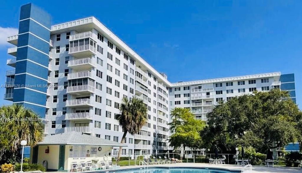 Photo of 4200 Hillcrest Dr #1017, Hollywood, FL 33021 (MLS # A11787576)