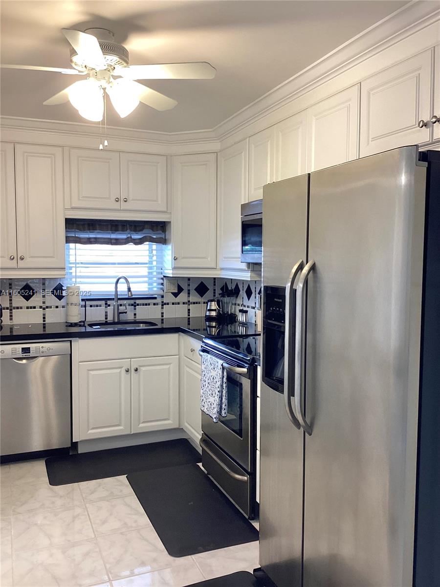 HOLLYBROOK GOLF AND TENNIS - Residential