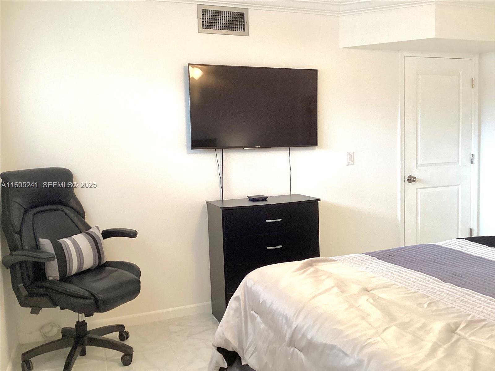 HOLLYBROOK GOLF AND TENNIS - Residential