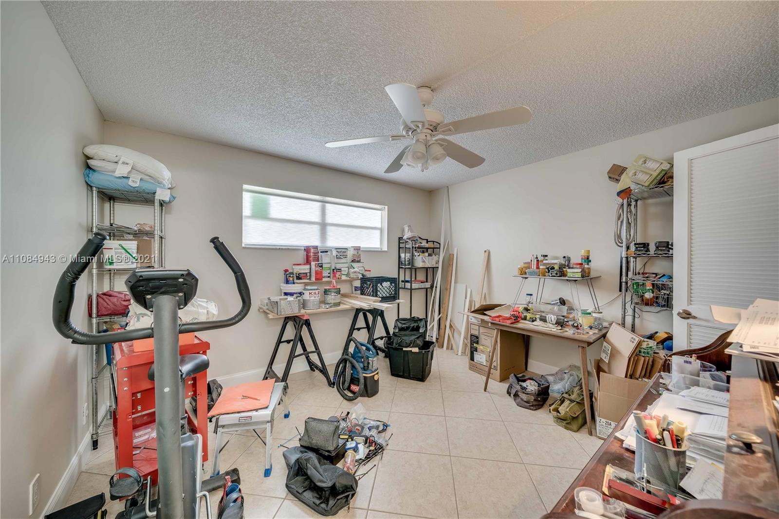 HOLLYBROOK GOLF & TENNIS - Residential