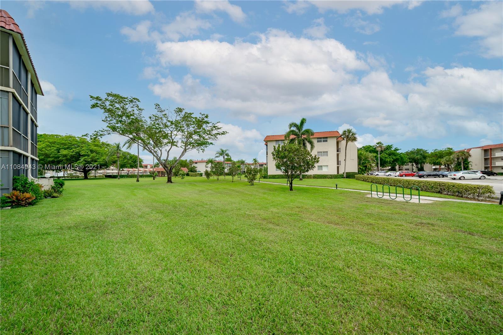 HOLLYBROOK GOLF & TENNIS - Residential