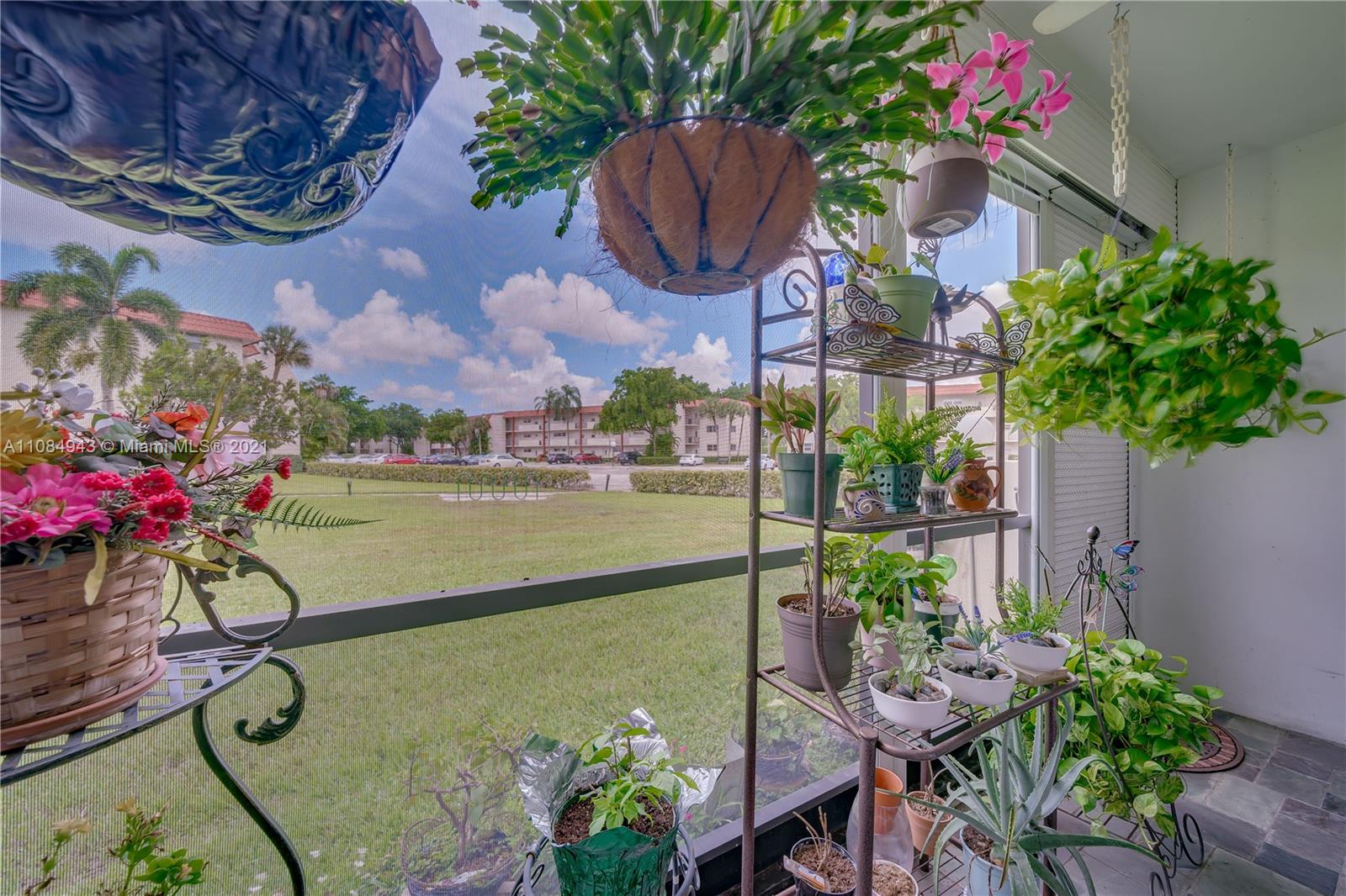 HOLLYBROOK GOLF & TENNIS - Residential