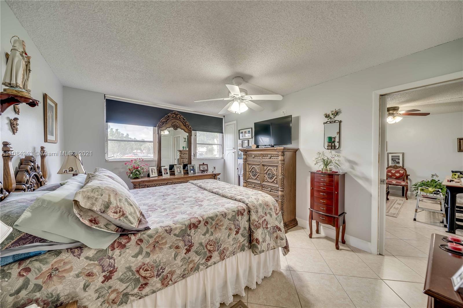 HOLLYBROOK GOLF & TENNIS - Residential