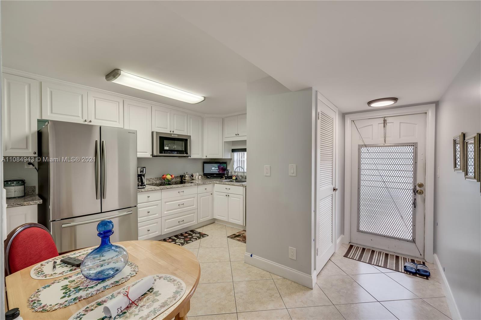 HOLLYBROOK GOLF & TENNIS - Residential