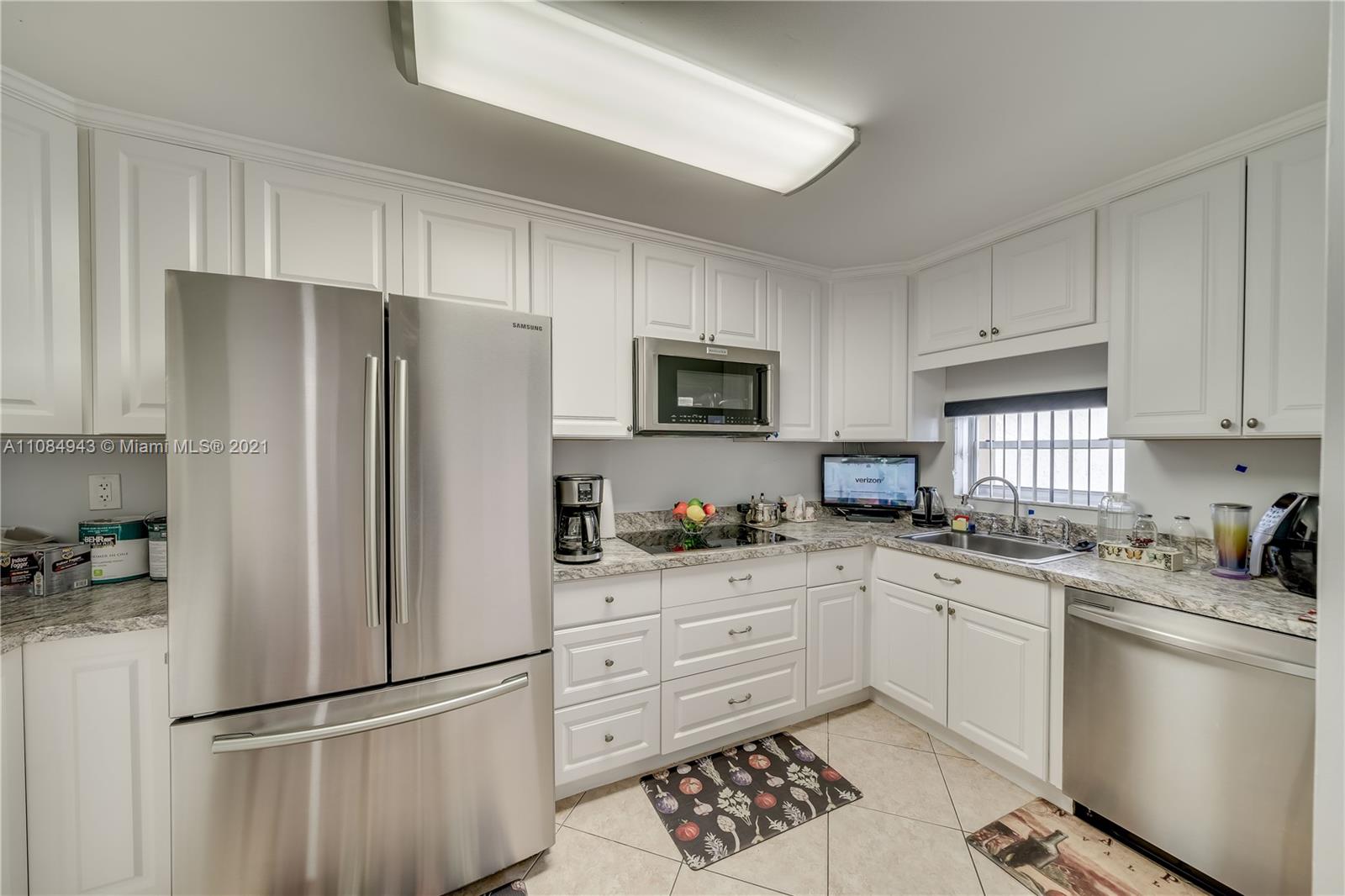 HOLLYBROOK GOLF & TENNIS - Residential