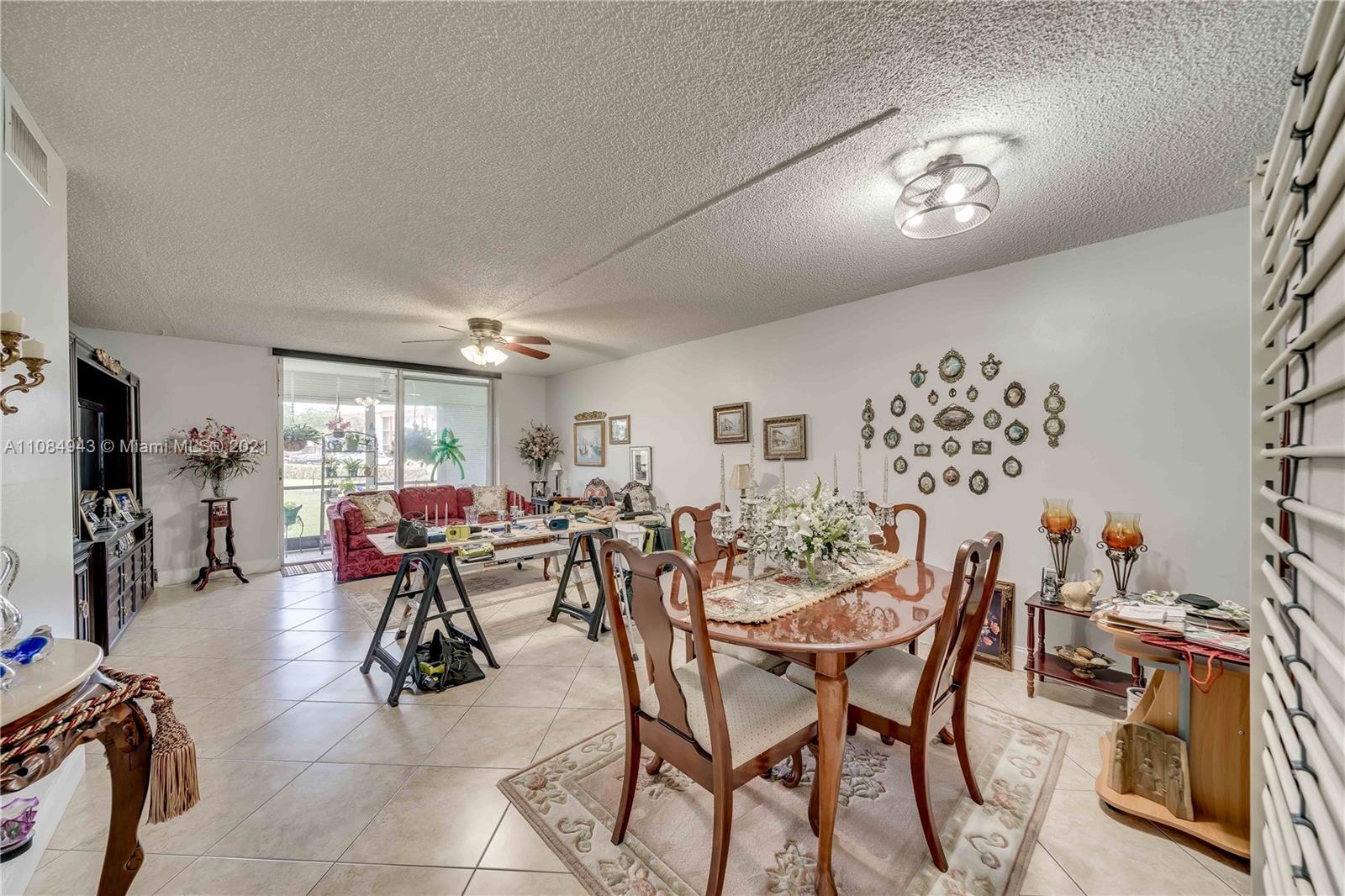 HOLLYBROOK GOLF & TENNIS - Residential