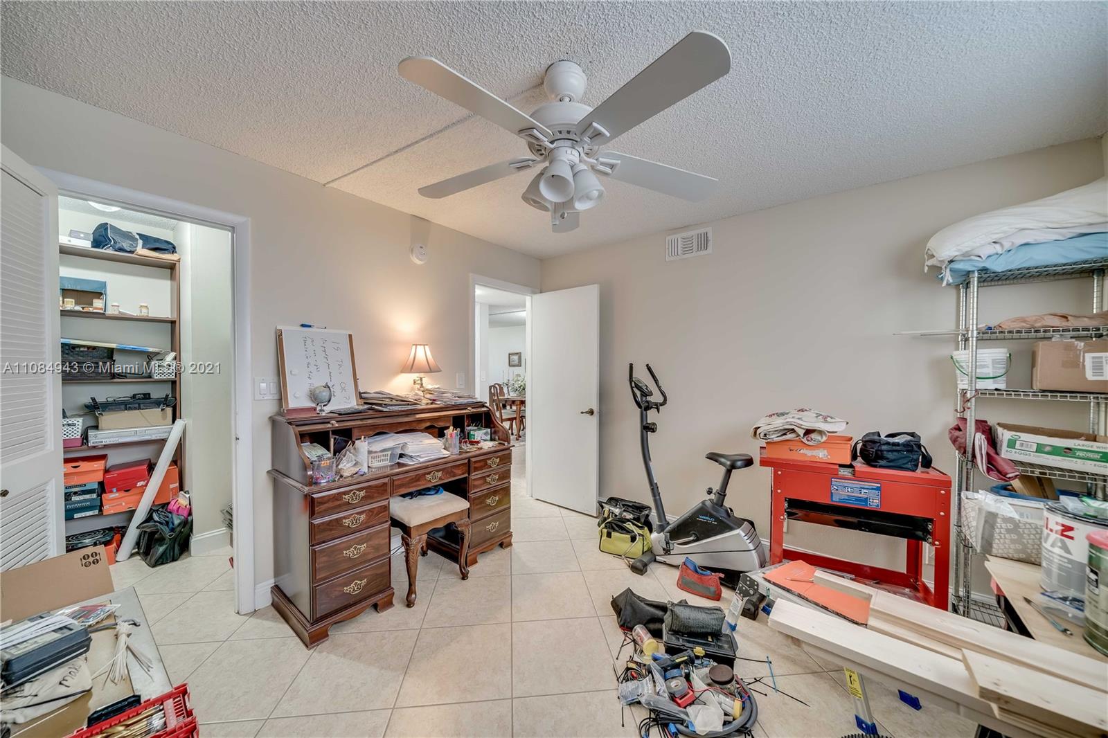 HOLLYBROOK GOLF & TENNIS - Residential